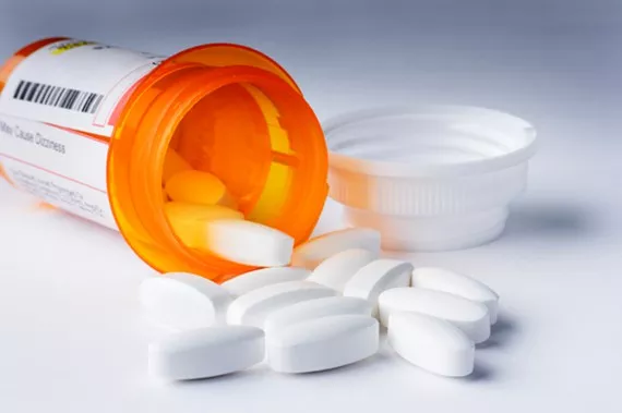 a85b38c0_pill_bottle_and_pills1.webp