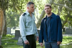 FRAN&Ccedil;OIS DUHAMEL / PARAMOUNT - BOYS, DON'T DIE: Steve (Channing Tatum, left) and Brandon (Ryan Phillippe) mourn fallen comrades in Stop-Loss.