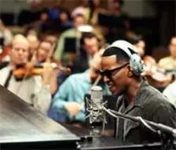 UNIVERSAL - Jamie Foxx in Ray