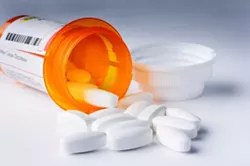 a85b38c0_pill_bottle_and_pills1.webp