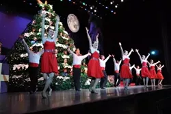 tree_2011_w_dancers_2_jpg-magnum.webp