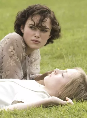 TWISTED SISTER: Cecilia (Keira Knightley) will soon find her life destroyed by younger sibling Briony (Saoirse Ronan, front) in Atonement. - ALEX BAILEY / FOCUS FEATURES