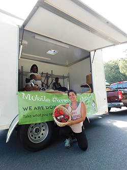 Alisha Pruitt with The Bulb (Photo by Dana Vindigni-Guedes)