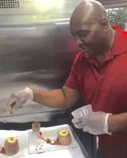 Abdullah makes kronuts.