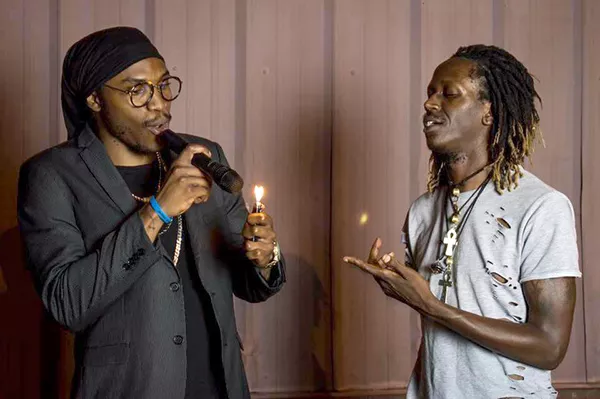 [From left] Kizzy and Tizzy smoke the mic. (Photo by Adam Shutter)