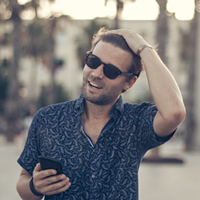 Online dating: What to write to a girl?