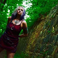 Pam Taylor Sings the Body Electric on 'Steal Your Heart'
